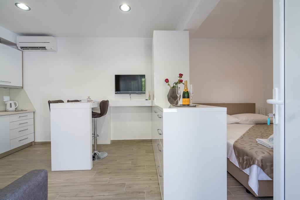 Drop In Split Luxury Suites Экстерьер фото