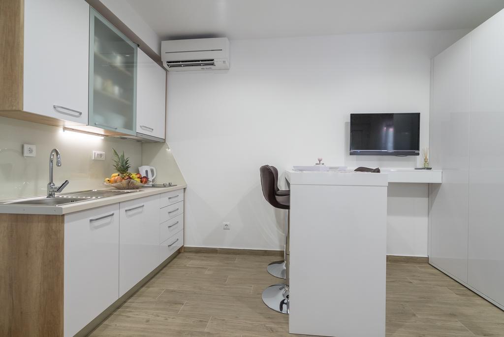 Drop In Split Luxury Suites Экстерьер фото