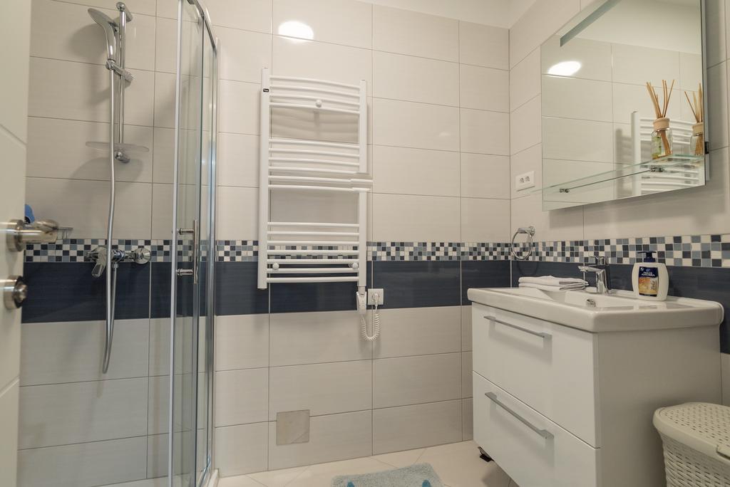 Drop In Split Luxury Suites Экстерьер фото
