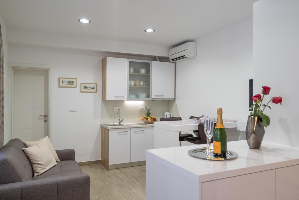 Drop In Split Luxury Suites Экстерьер фото