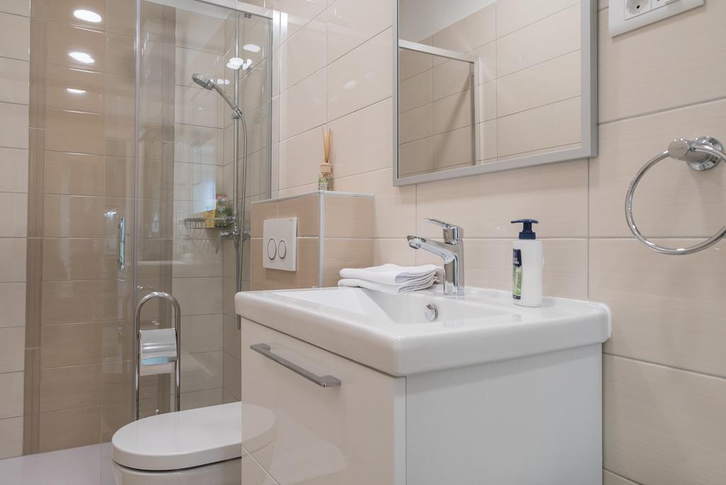 Drop In Split Luxury Suites Экстерьер фото